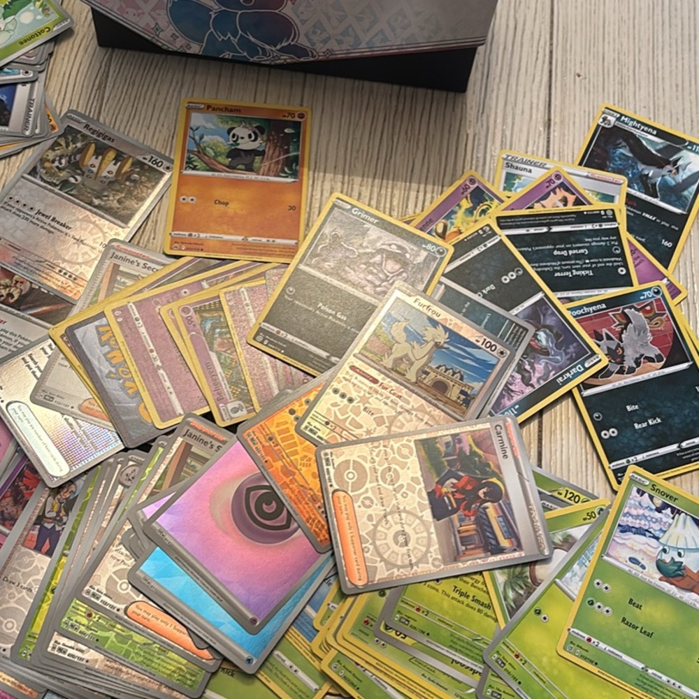 Pokemon Cards Lot of 500+ - Picture 2 of 5